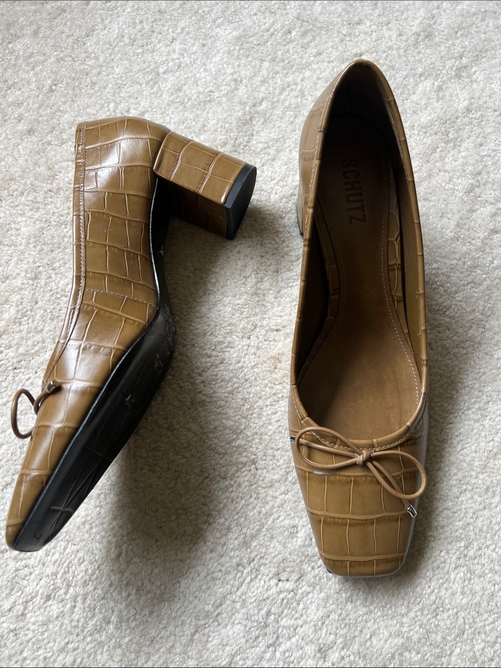 SCHUTZ Arissa Croc-Embossed Leather Square Toe Block Pumps Tan / Caramelo NEW